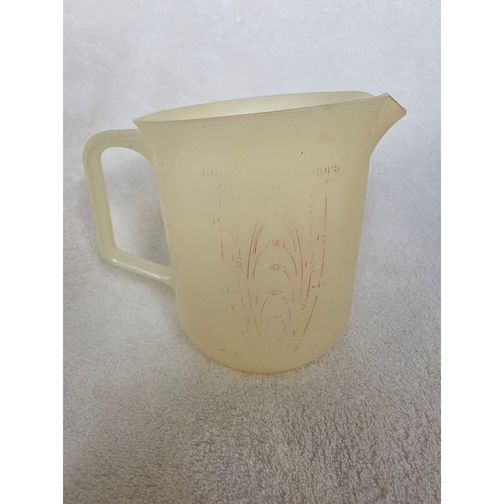 Vintage Tupperware 2 Cup Measuring Pitcher Cream Plastic 16 oz Model 134-5 USA